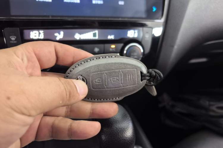 Used Nissan X-Trail 2014 2.0L CVT Comfort Edition 2WD Vehicle Key