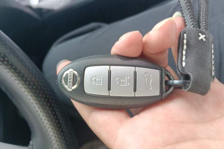 Used Nissan X-Trail 2014 2.5L CVT Luxury Edition 4WD Vehicle Key
