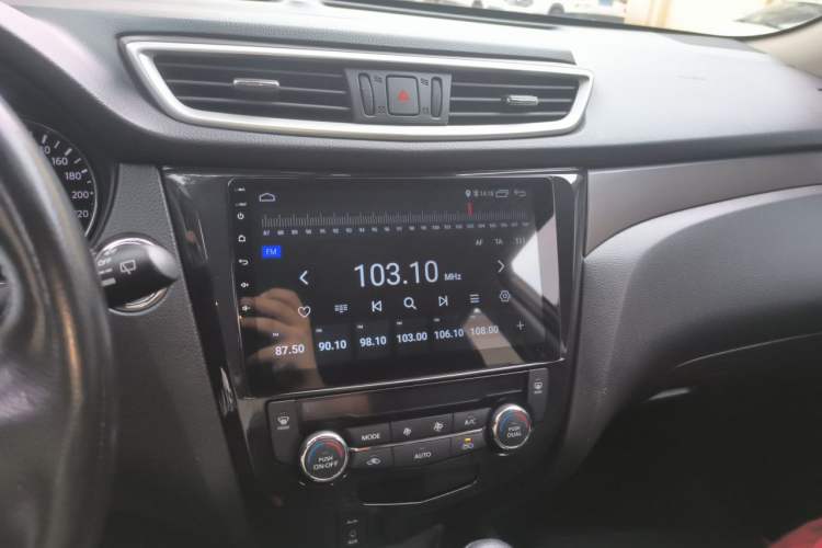 Used Nissan X-Trail 2014 2.0L CVT Comfort Edition 2WD Audio And AC Panel