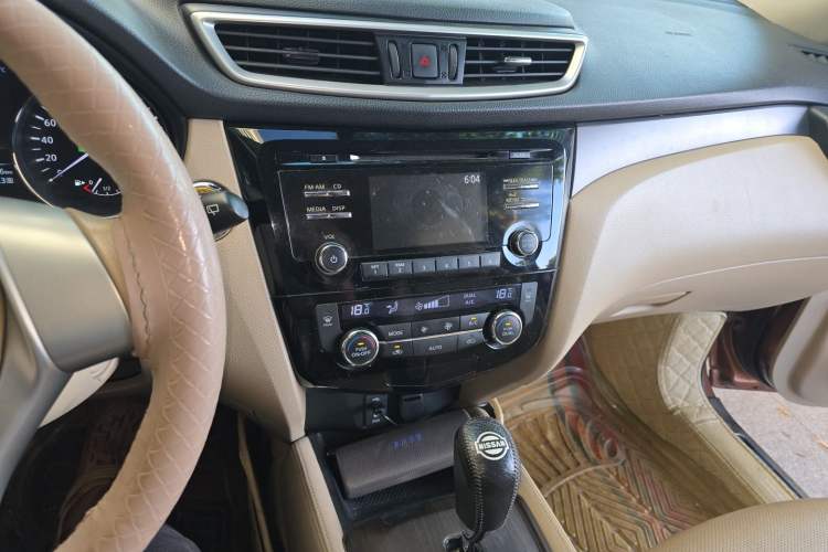 Used Nissan X-Trail 2014 2.0L CVT Comfort Edition 2WD Audio And AC Panel
