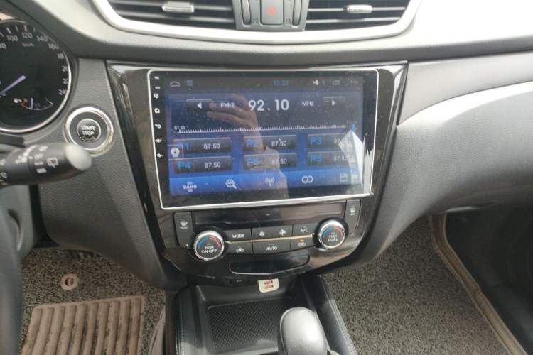 Used Nissan X-Trail 2014 2.0L CVT Comfort Edition 2WD Audio And AC Panel