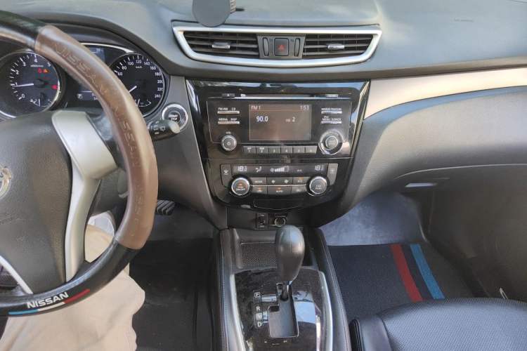 Used Nissan X-Trail 2014 2.0L CVT Comfort Edition 2WD Audio And AC Panel