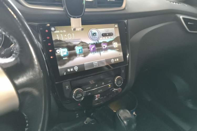 Used Nissan X-Trail 2014 2.0L CVT Comfort Edition 2WD Audio And AC Panel
