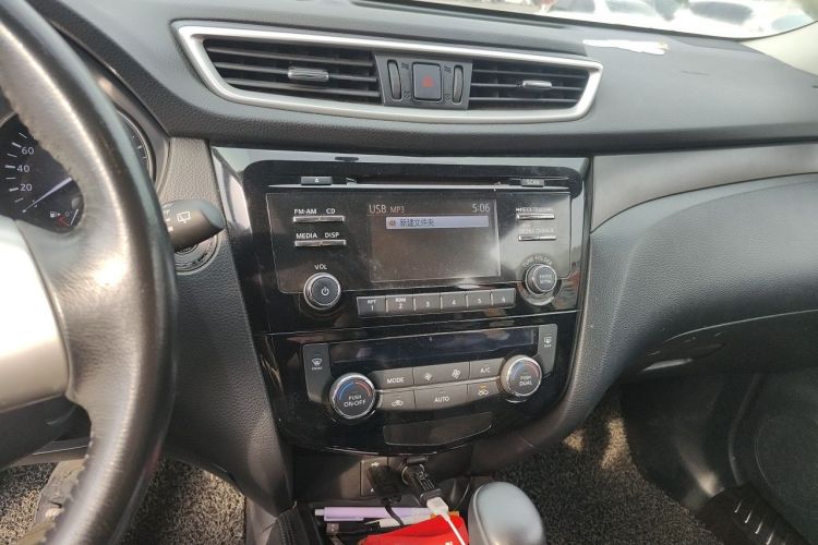 Used Nissan X-Trail 2014 2.0L CVT Comfort Edition 2WD Audio And AC Panel