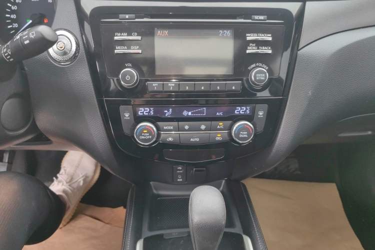 Used Nissan X-Trail 2014 2.0L CVT Comfort Edition 2WD Audio And AC Panel