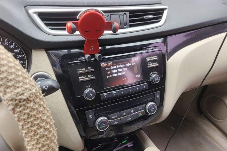 Used Nissan X-Trail 2014 2.5L CVT Luxury Edition 4WD Audio And AC Panel