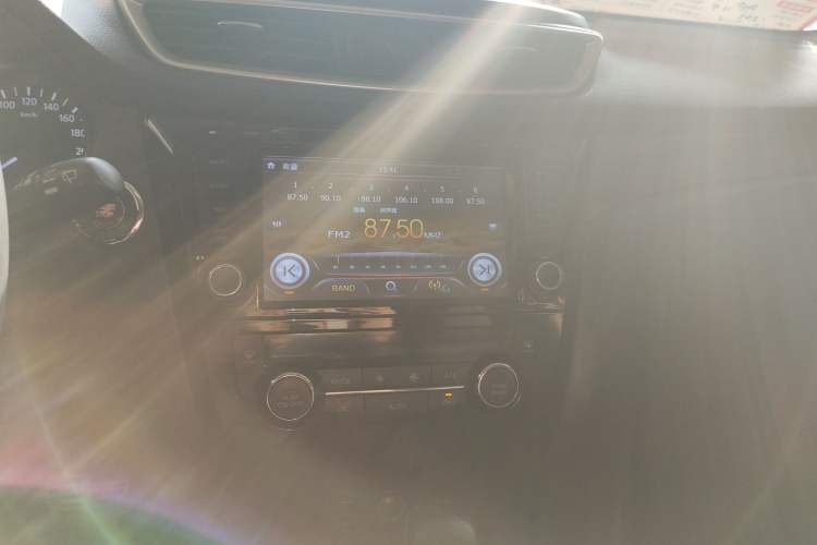 Used Nissan X-Trail 2014 2.5L CVT Luxury Edition 4WD Audio And AC Panel
