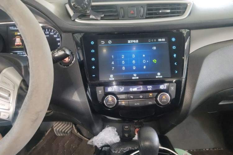 Used Nissan X-Trail 2014 2.0L CVT Comfort Edition 2WD Audio And AC Panel