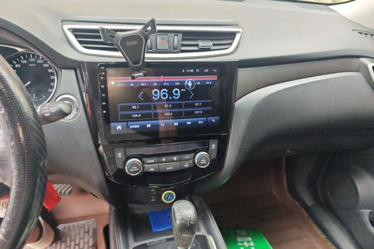 Used Nissan X-Trail 2014 2.0L CVT Comfort Edition 2WD Audio And AC Panel