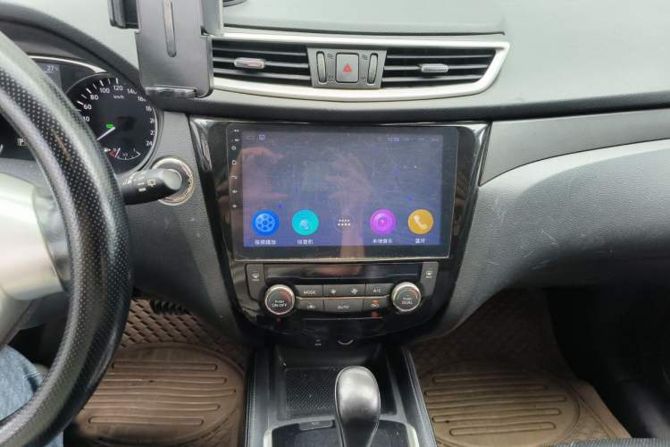Used Nissan X-Trail 2014 2.0L CVT Comfort Edition 2WD Audio And AC Panel
