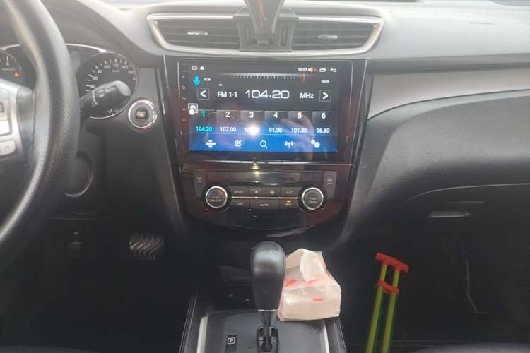 Used Nissan X-Trail 2014 2.0L CVT Comfort Edition 2WD Audio And AC Panel