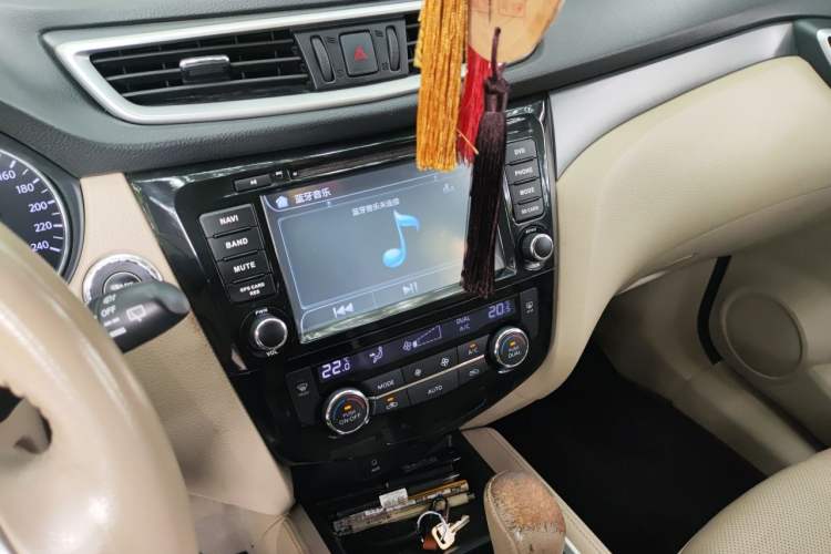 Used Nissan X-Trail 2014 2.0L CVT Comfort Edition 2WD Audio And AC Panel