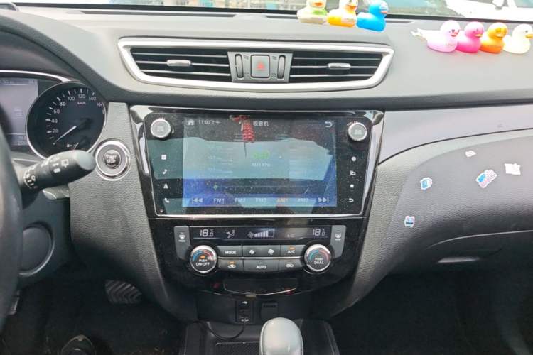 Used Nissan X-Trail 2014 2.0L CVT Comfort Edition 2WD Audio And AC Panel