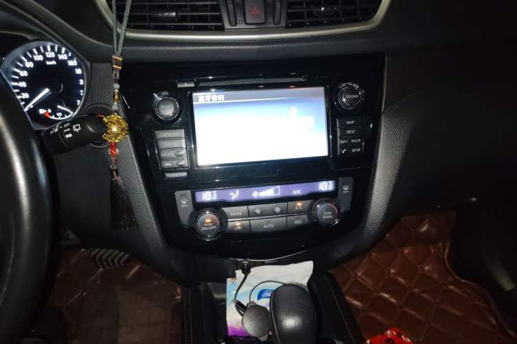 Used Nissan X-Trail 2014 2.0L CVT Smart Edition 2WD Audio And AC Panel