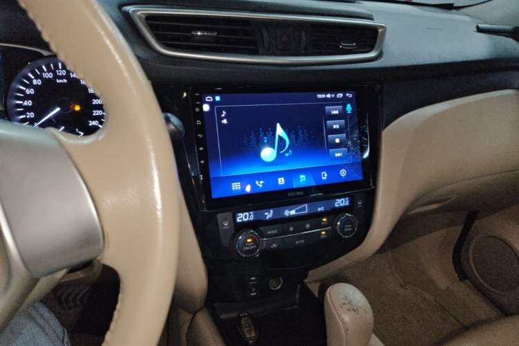 Used Nissan X-Trail 2014 2.0L CVT Comfort Edition 2WD Audio And AC Panel