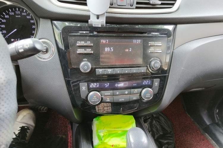 Used Nissan X-Trail 2014 2.0L CVT Comfort Edition 2WD Audio And AC Panel