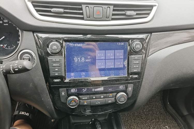 Used Nissan X-Trail 2014 2.5L CVT Leading Edition 4WD Audio And AC Panel