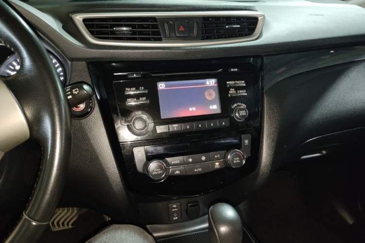 Used Nissan X-Trail 2014 2.5L CVT Leading Edition 4WD Audio And AC Panel