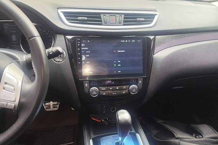 Used Nissan X-Trail 2014 2.5L CVT Luxury Edition 4WD Audio And AC Panel