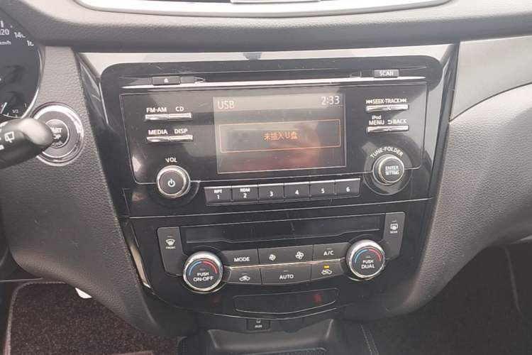Used Nissan X-Trail 2014 2.0L CVT Comfort Edition 2WD Audio And AC Panel