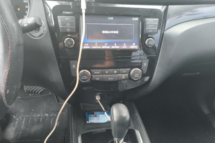 Used Nissan X-Trail 2014 2.5L CVT Luxury Edition 4WD Audio And AC Panel