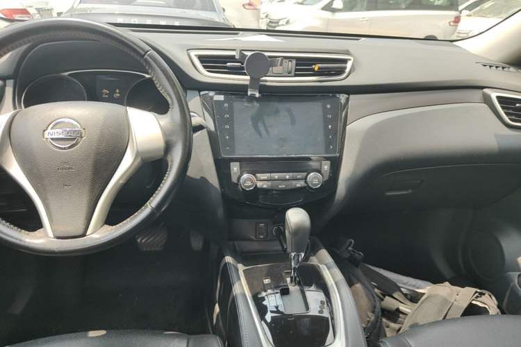 Used Nissan X-Trail 2014 2.0L CVT Comfort Edition 2WD Audio And AC Panel