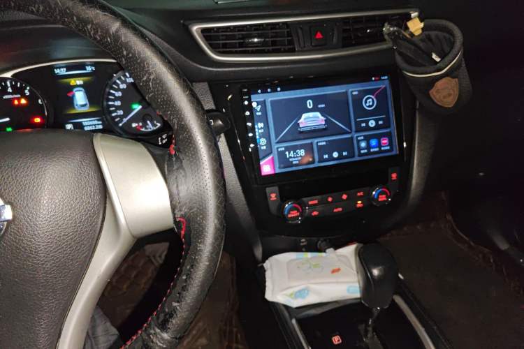 Used Nissan X-Trail 2014 2.0L CVT Comfort Edition 2WD Audio And AC Panel