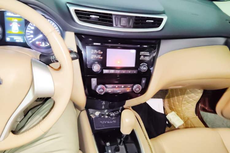 Used Nissan X-Trail 2014 2.0L CVT Comfort Edition 2WD Audio And AC Panel