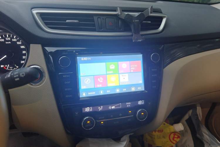 Used Nissan X-Trail 2014 2.5L CVT Leading Edition 4WD Audio And AC Panel