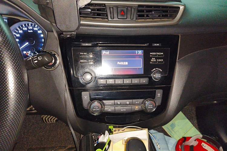 Used Nissan X-Trail 2014 2.0L CVT Comfort Edition 2WD Audio And AC Panel