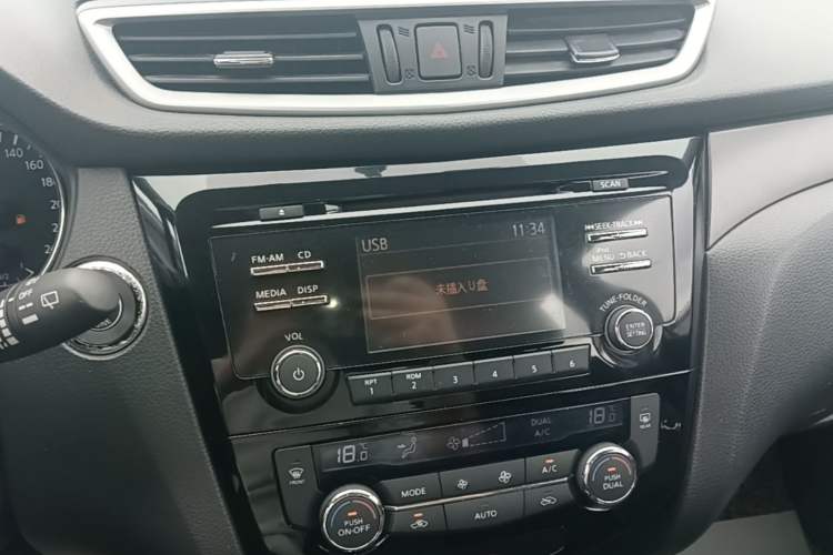 Used Nissan X-Trail 2014 2.0L CVT Comfort Edition 2WD Audio And AC Panel