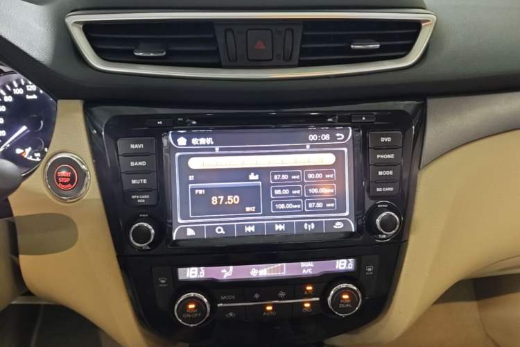 Used Nissan X-Trail 2014 2.0L CVT Comfort Edition 2WD Audio And AC Panel