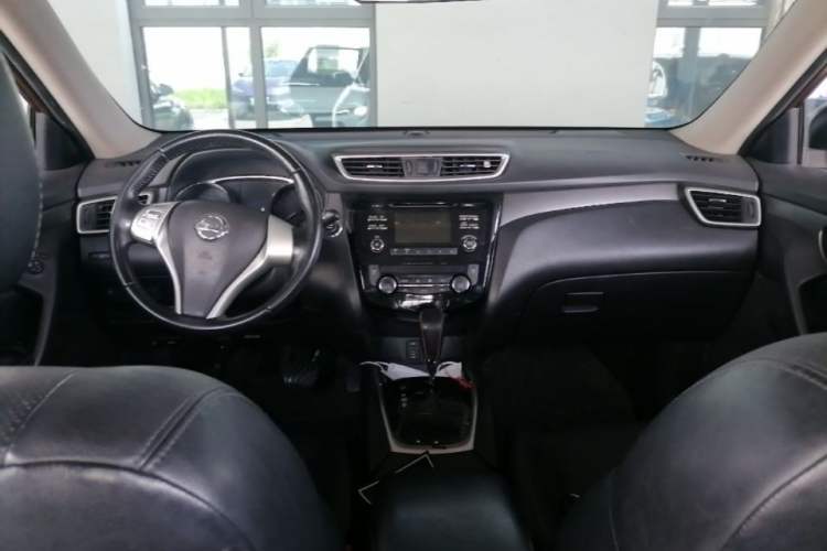 Used Nissan X-Trail 2014 2.0L CVT Comfort Edition 2WD Center Console