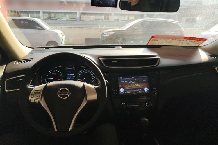 Used Nissan X-Trail 2014 2.5L CVT Luxury Edition 4WD Center Console