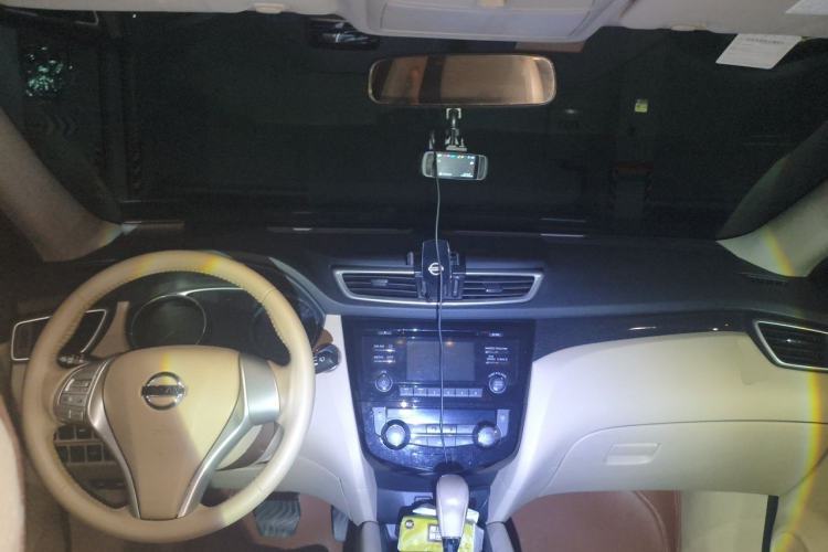 Used Nissan X-Trail 2014 2.5L CVT Luxury Edition 4WD Center Console