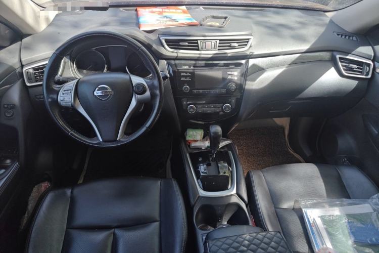 Used Nissan X-Trail 2014 2.5L CVT Luxury Edition 4WD Center Console