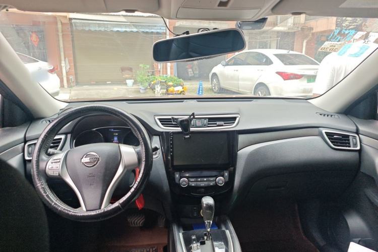 Used Nissan X-Trail 2014 2.0L CVT Comfort Edition 2WD Center Console