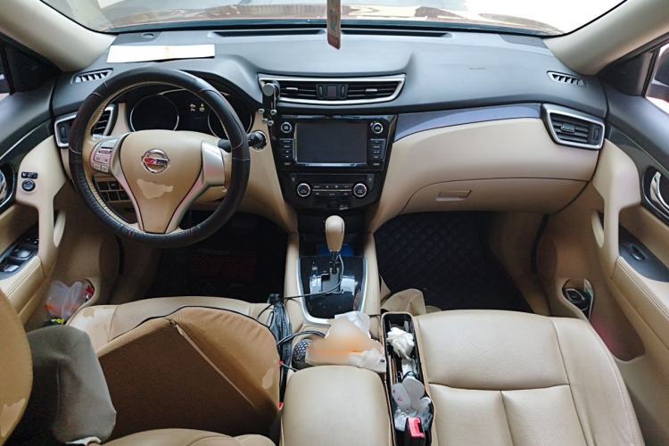 Used Nissan X-Trail 2014 2.5L CVT Luxury Edition 4WD Center Console