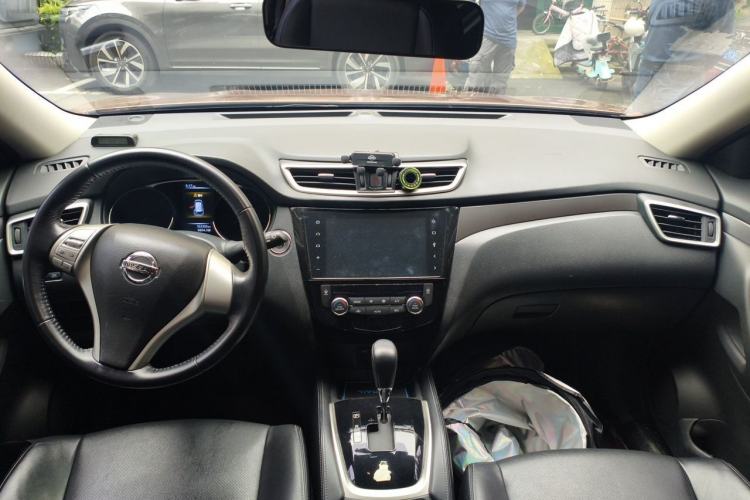 Used Nissan X-Trail 2014 2.0L CVT Comfort Edition 2WD Center Console