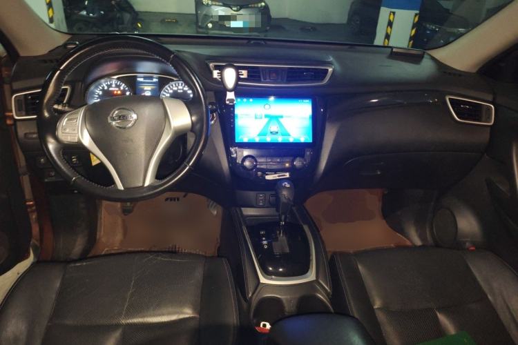 Used Nissan X-Trail 2014 2.5L CVT Luxury Edition 4WD Center Console