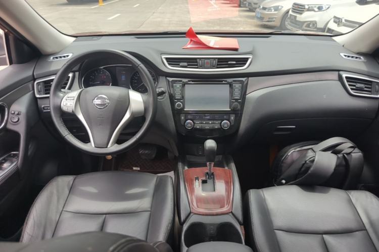 Used Nissan X-Trail 2014 2.0L CVT Comfort Edition 2WD Center Console