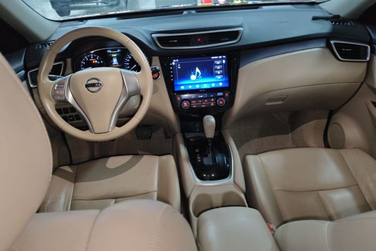Used Nissan X-Trail 2014 2.0L CVT Comfort Edition 2WD Center Console