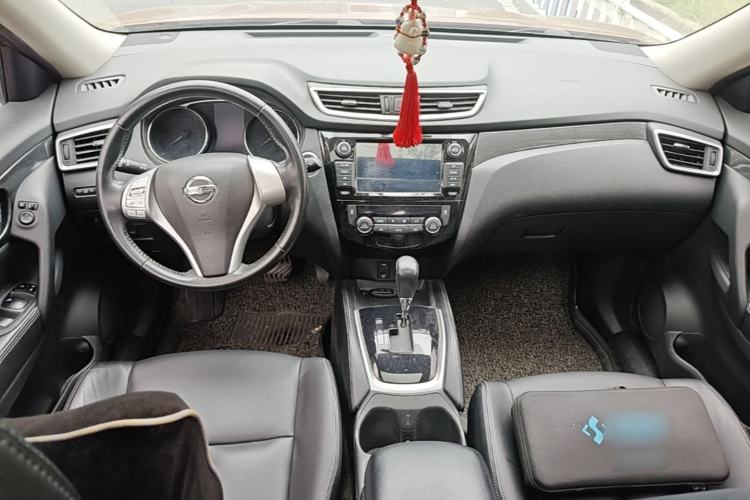 Used Nissan X-Trail 2014 2.5L CVT Leading Edition 4WD Center Console