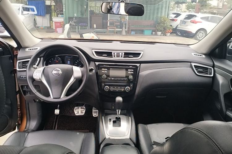 Used Nissan X-Trail 2014 2.0L CVT Comfort Edition 2WD Center Console
