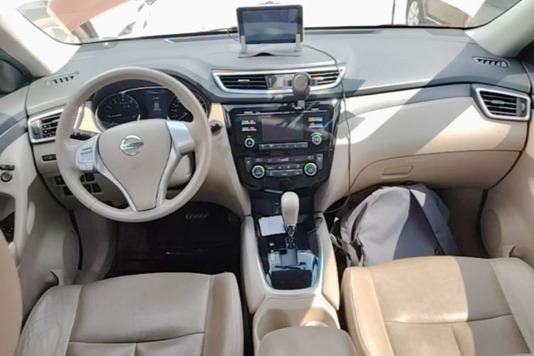 Used Nissan X-Trail 2014 2.0L CVT Comfort Edition 2WD Center Console