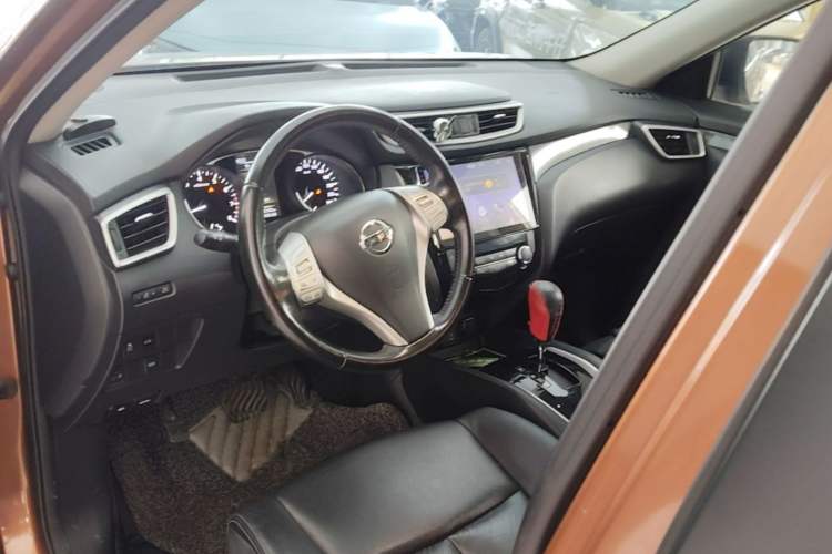 Used Nissan X-Trail 2014 2.0L CVT Smart Edition 2WD Center Console