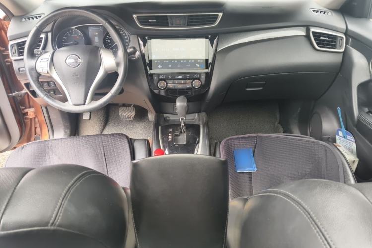 Used Nissan X-Trail 2014 2.5L CVT Luxury Edition 4WD Center Console