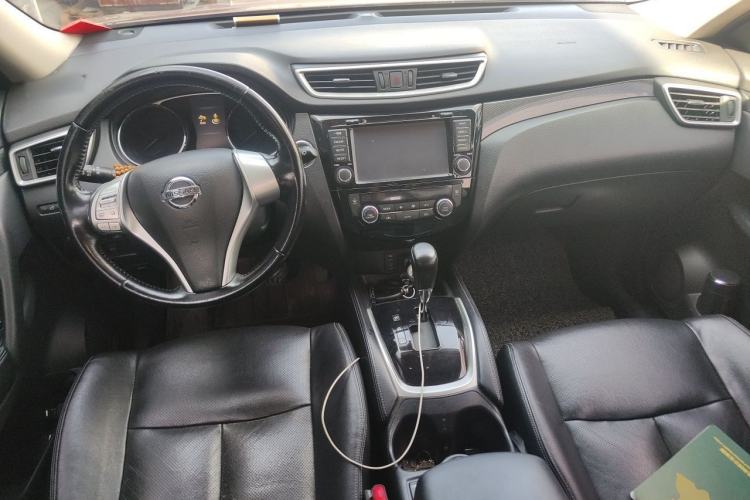 Used Nissan X-Trail 2014 2.5L CVT Luxury Edition 4WD Center Console