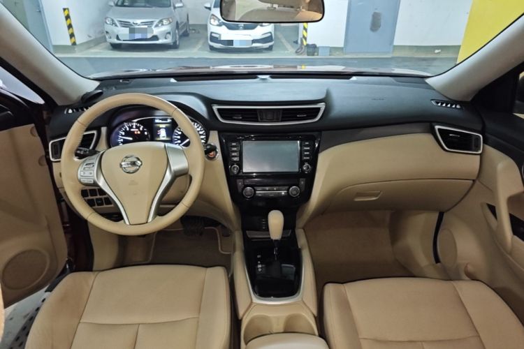Used Nissan X-Trail 2014 2.0L CVT Comfort Edition 2WD Center Console