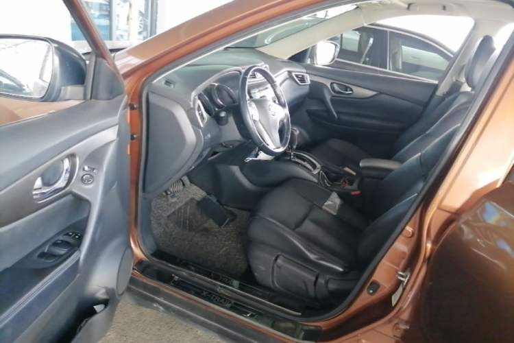 Used Nissan X-Trail 2014 2.0L CVT Comfort Edition 2WD Driver Seat